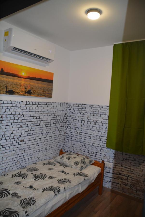 Kid Família Panzió Balatonszárszó Balatonszarszo Exterior foto