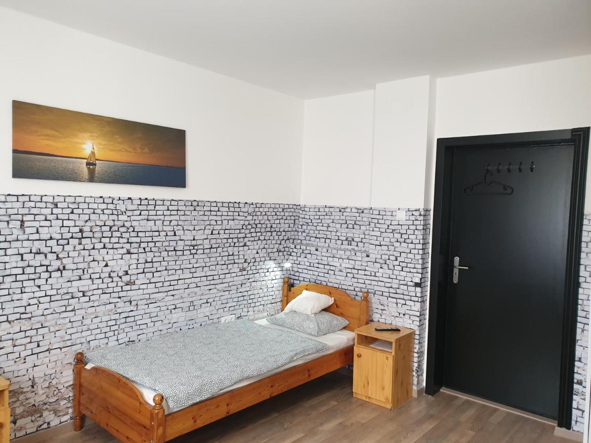 Kid Família Panzió Balatonszárszó Balatonszarszo Exterior foto