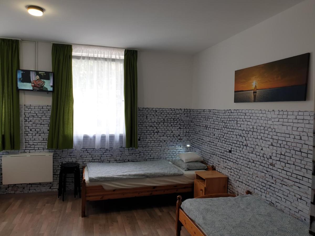 Kid Família Panzió Balatonszárszó Balatonszarszo Exterior foto